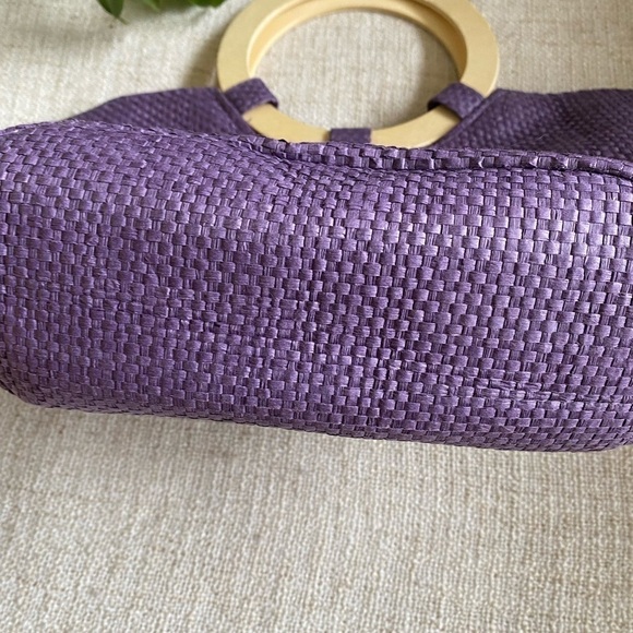 VTG Purple Sculpted Purple Straw Bag with Wooden Handles - Picture 3 of 12